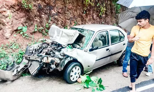 കെ.എസ്.ആര്‍.ടി.സി ബസും കാറും കൂട്ടിയിടിച്ച് 12 പേര്‍ക്ക് പരിക്ക്