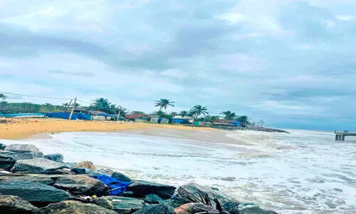 കാ​ല​വ​ര്‍ഷം ക​ന​ത്തു; ക​ട​ലാ​ക്ര​മ​ണ ഭീ​തി​യി​ല്‍ തീ​ര​ദേ​ശം