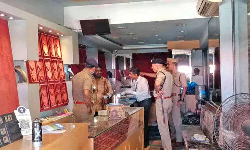 ജ്വല്ലറിയുടെ ചുമർ തുരന്ന് കവർച്ച; ഒരു ലക്ഷത്തിന്റെ വെള്ളിയാഭരണങ്ങൾ നഷ്ടപ്പെട്ടു ജ്വല്ലറിയുടെ ചുമർ തുരന്ന് കവർച്ച; ഒരു ലക്ഷത്തിന്റെ വെള്ളിയാഭരണങ്ങൾ നഷ്ടപ്പെട്ടു