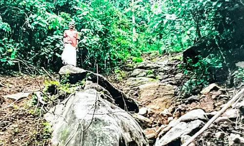 കാ​ല​വ​ർ​ഷം ന​ടു​ക്കു​ന്ന ഓ​ർ​മ​യാ​ണ്​ ആ​ന്‍റ​ണി​ക്ക്​