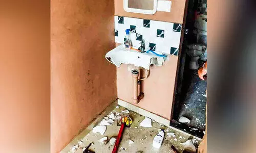 കളമശ്ശേരിയിൽ വീടുകയറി ആക്രമണം; മൂന്നുപേർക്ക് പരിക്ക്