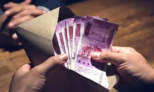 5,000 രൂപ കൈക്കൂലി വാങ്ങുന്നതിന്നിടയിൽ വില്ലേജ് അസിസ്റ്റന്റ് വിജിലൻസ് പിടിയിൽ