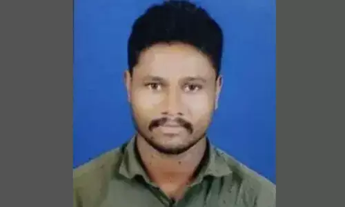 വൈദ്യുതിലൈനിൽ വീണ മരച്ചില്ല നീക്കാൻ 2000 രൂപ കൈക്കൂലി വാങ്ങുന്നതിനിടെ പിടിയിലായി