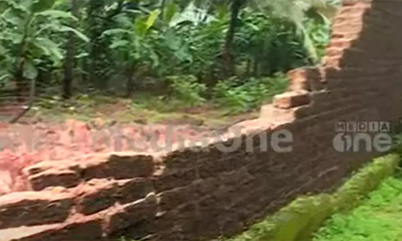 kannur central jail wall collapsed