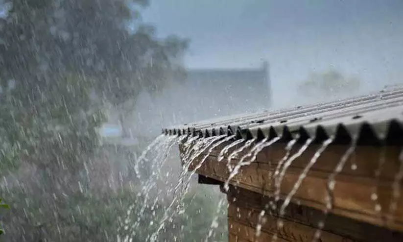 കനത്ത മഴയിൽ സ്കൂൾയാത്ര; ആശങ്കയോടെ വിദ്യാർഥികളും രക്ഷിതാക്കളും കനത്ത മഴയിൽ സ്കൂൾയാത്ര; ആശങ്കയോടെ വിദ്യാർഥികളും രക്ഷിതാക്കളും