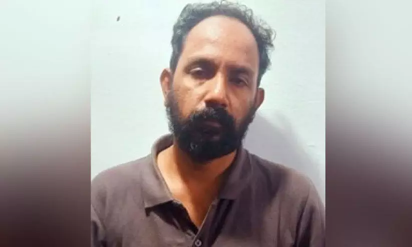 വിസ വാഗ്ദാനം ചെയ്ത് ലക്ഷങ്ങളുടെ തട്ടിപ്പ്: മുഖ്യപ്രതി പിടിയില് വിസ വാഗ്ദാനം ചെയ്ത് ലക്ഷങ്ങളുടെ തട്ടിപ്പ്: മുഖ്യപ്രതി പിടിയില്