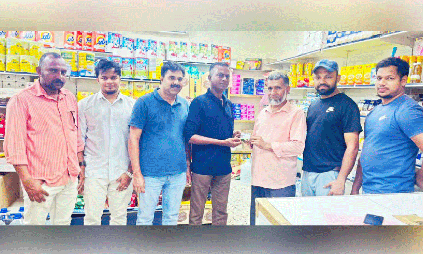 കെ.​എം.​സി.​സി അം​ഗ​ത്വ കാ​ര്‍ഡ് വി​ത​ര​ണം