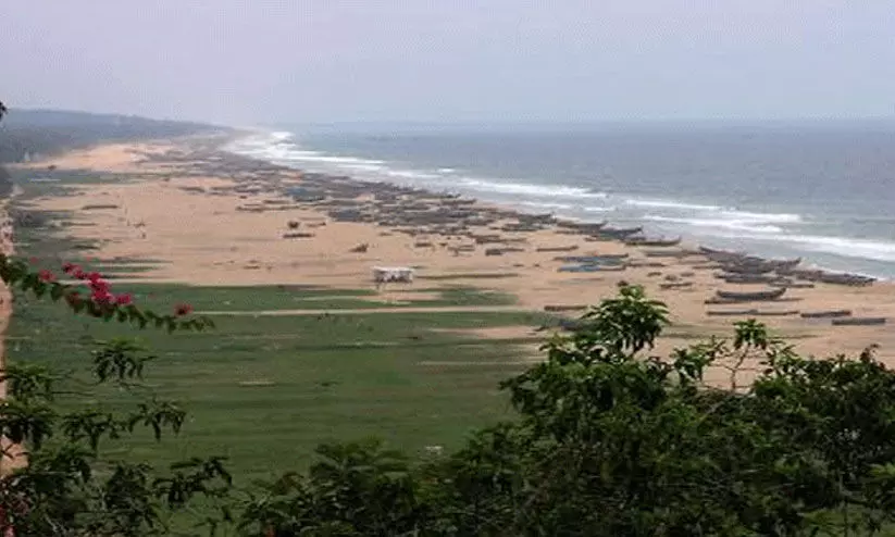 അരൂക്കുറ്റിയിൽ തീരദേശ പരിധി വിനയാകുന്നു; ഇളവ് തേടി പഞ്ചായത്ത് അരൂക്കുറ്റിയിൽ തീരദേശ പരിധി വിനയാകുന്നു; ഇളവ് തേടി പഞ്ചായത്ത്