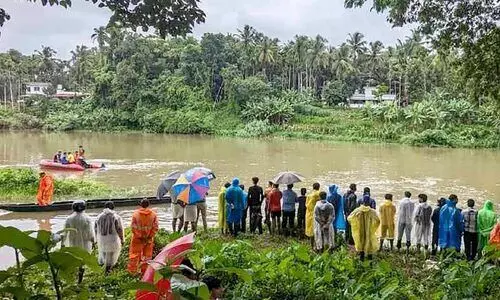 തകർത്ത് പെയ്ത് മഴ; സംസ്ഥാനത്ത് പരക്കെ നാശം