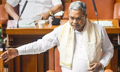 തെരഞ്ഞെടുപ്പ് വാഗ്ദാനം: സഭയിൽ ഭരണ-പ്രതിപക്ഷ വാക് പ്പോര് തെരഞ്ഞെടുപ്പ് വാഗ്ദാനം: സഭയിൽ ഭരണ-പ്രതിപക്ഷ വാക് പ്പോര്