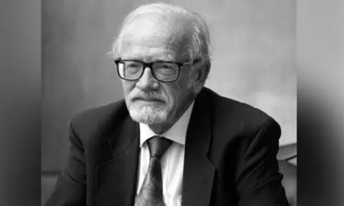 പീ​റ്റ​ർ ഹെ​ല്യ​റി​ന്​ വി​ട; അ​ബൂ​ദ​ബി​യി​ൽ സം​സ്ക​രി​ച്ചു