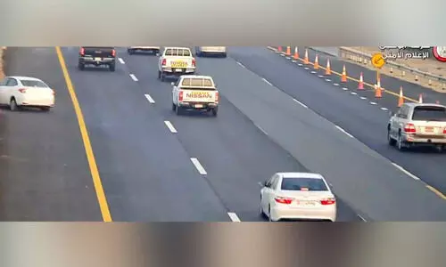 മോശം ടയറുള്ള വാഹനം ഓടിക്കരുത്; ഓർമിപ്പിച്ച് അബൂദബി പൊലീസ് മോശം ടയറുള്ള വാഹനം ഓടിക്കരുത്; ഓർമിപ്പിച്ച് അബൂദബി പൊലീസ്