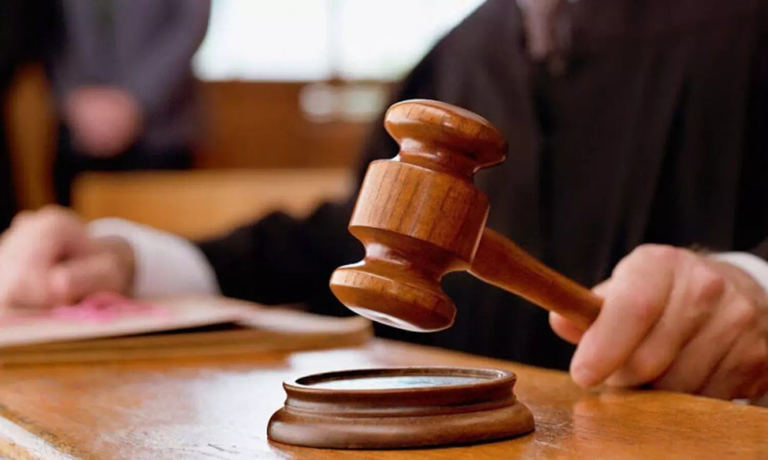 ഡൽഹി സർക്കാറിനെതിരായ കേന്ദ്ര ഓർഡിനൻസ്  കേസ് ഭരണഘടന ബെഞ്ചിലേക്ക്