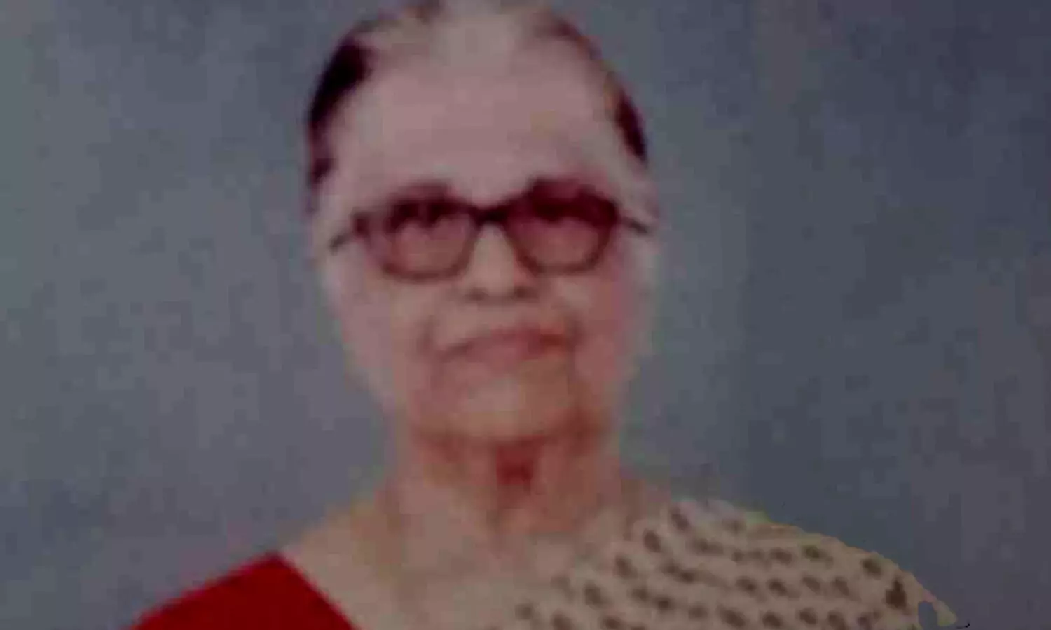 അമ്മയെ മകന്‍ ഫ്ലാറ്റിൽ പൂട്ടിയിട്ട് മണിക്കൂറുകളോളം കൊലവിളി നടത്തി വെട്ടിക്കൊന്നു