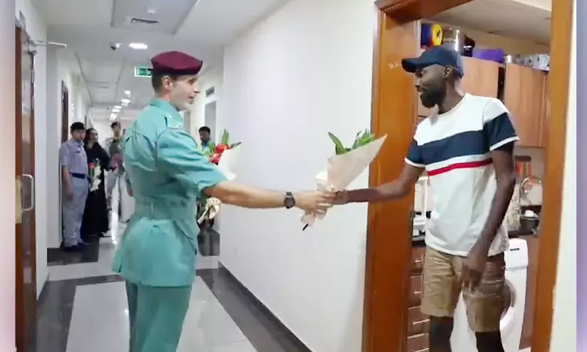 അജ്മാന് കെട്ടിടത്തിലെ തീപിടിത്തം: താമസക്കാർ മടങ്ങിയെത്തി അജ്മാന് കെട്ടിടത്തിലെ തീപിടിത്തം: താമസക്കാർ മടങ്ങിയെത്തി