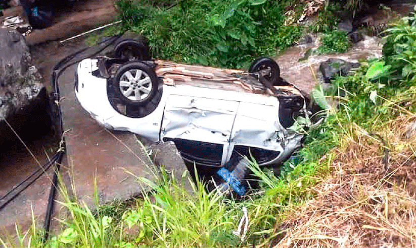 അപകട വളവായി മാമൂട്; റിബൺ വലിച്ചുകെട്ടി തടിയൂരി പൊതുമരാമത്ത് വകുപ്പ് അപകട വളവായി മാമൂട്; റിബൺ വലിച്ചുകെട്ടി തടിയൂരി പൊതുമരാമത്ത് വകുപ്പ്