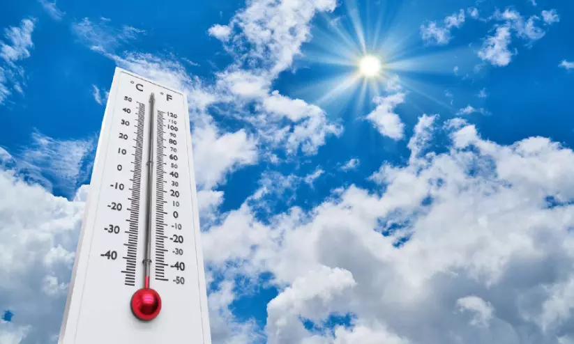 ചൂട് 50 ഡിഗ്രിയിലേക്ക്; ജാഗ്രതക്ക് നിർദേശം ചൂട് 50 ഡിഗ്രിയിലേക്ക്; ജാഗ്രതക്ക് നിർദേശം