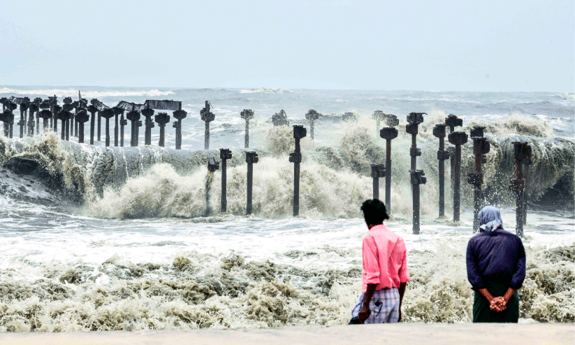 മഴയിൽ കുതിർന്ന് ആലപ്പുഴ ജില്ല; പെയ്തിറങ്ങി ദുരിതവും മഴയിൽ കുതിർന്ന് ആലപ്പുഴ ജില്ല; പെയ്തിറങ്ങി ദുരിതവും