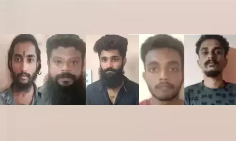ഉള്ളാൾ ബീച്ചിൽ മലയാളി വിദ്യാർഥികളെ ആക്രമിച്ച സദാചാര ഗുണ്ടകൾക്ക് ജാമ്യം ഉള്ളാൾ ബീച്ചിൽ മലയാളി വിദ്യാർഥികളെ ആക്രമിച്ച സദാചാര ഗുണ്ടകൾക്ക് ജാമ്യം