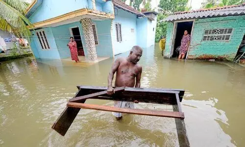 ശമനമില്ലാതെ മഴ;  64 ദു​രി​താ​ശ്വാ​സ ക്യാ​മ്പു​ക​ൾ തു​റ​ന്നു, 1154 പേ​രെ മാ​റ്റി​പ്പാ​ർ​പ്പി​ച്ചു