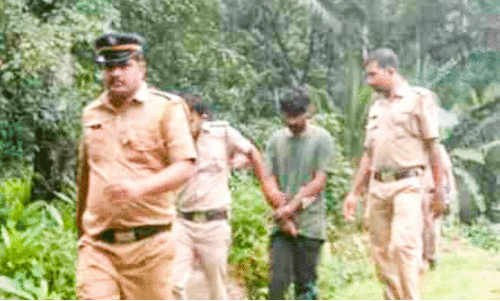 യുവതിയെ വെട്ടിക്കൊലപ്പെടുത്തിയ സംഭവം: പ്രതിയുമായി തെളിവെടുപ്പ് നടത്തി