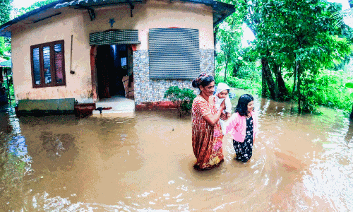 പ്രളയഭീതിയിൽ പത്തനംതിട്ട ജില്ല; 600 പേരെ മാറ്റിപ്പാര്പ്പിച്ചു, ഒരു മരണം പ്രളയഭീതിയിൽ പത്തനംതിട്ട ജില്ല; 600 പേരെ മാറ്റിപ്പാര്പ്പിച്ചു, ഒരു മരണം