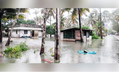 ആറാട്ടുപുഴയിലും തൃക്കുന്നപ്പുഴയിലും കടലാക്രമണം; ഭൂരിഭാഗം വീടുകളിലും വെള്ളം കയറി