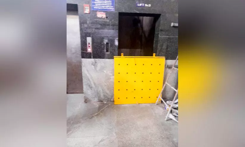 മെഡിക്കൽ കോളജ്​;  തിയറ്ററിലേക്കുള്ള രണ്ടാമത്തെ ലിഫ്റ്റും തകരാറിൽ രോഗികൾ വലയുന്നു
