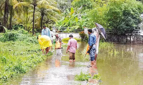കാ​ല​വ​ര്‍ഷം രൂ​ക്ഷം; വീ​ടു​ക​ളി​ല്‍ വെ​ള്ളം ക​യ​റി