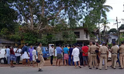 വെള്ളക്കെട്ട്; മുഴപ്പിലങ്ങാട് ദേശീയ പാതയും ഓഫീസും ഉപരോധിച്ച് നാട്ടുകാർ