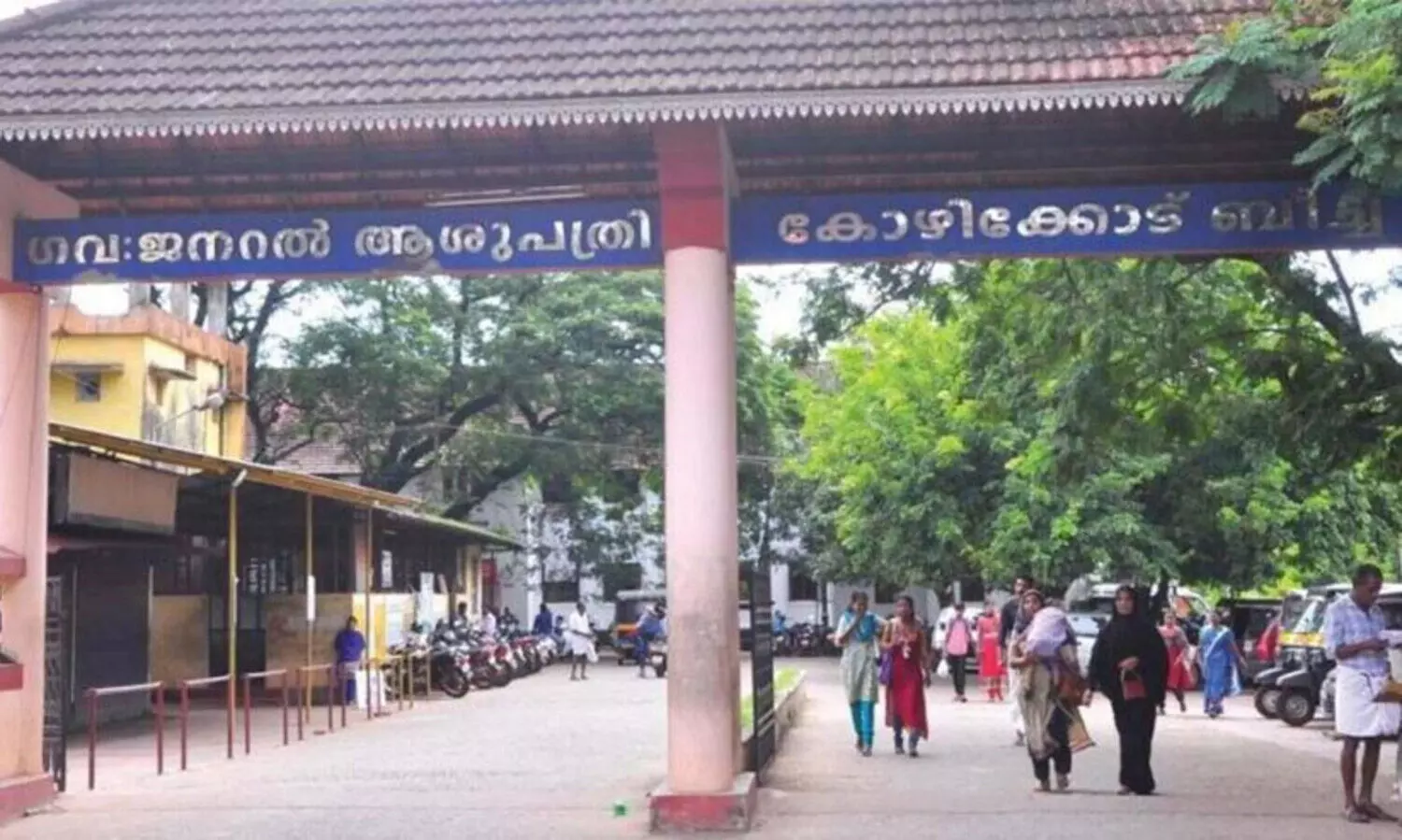 ബീച്ച് ആശുപത്രിയിൽ ഹൗസ് സർജൻമാർ ഏറ്റുമുട്ടി; കയ്യാങ്കളി രോഗികളുടെ മുന്നിൽവെച്ച്