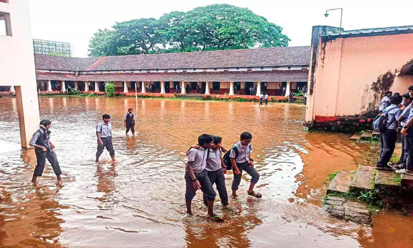 സെന്റ് അഗസ്റ്റിൻസ് ഹയർ സെക്കൻഡറി സ്കൂൾ വെള്ളത്തിൽ സെന്റ് അഗസ്റ്റിൻസ് ഹയർ സെക്കൻഡറി സ്കൂൾ വെള്ളത്തിൽ