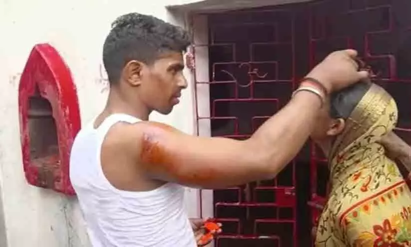 ബിഹാറിൽ സ്വന്തം ഭാര്യയെ കാമുകന് വിവാഹം ചെയ്ത് നൽകി യുവാവ് ബിഹാറിൽ സ്വന്തം ഭാര്യയെ കാമുകന് വിവാഹം ചെയ്ത് നൽകി യുവാവ്