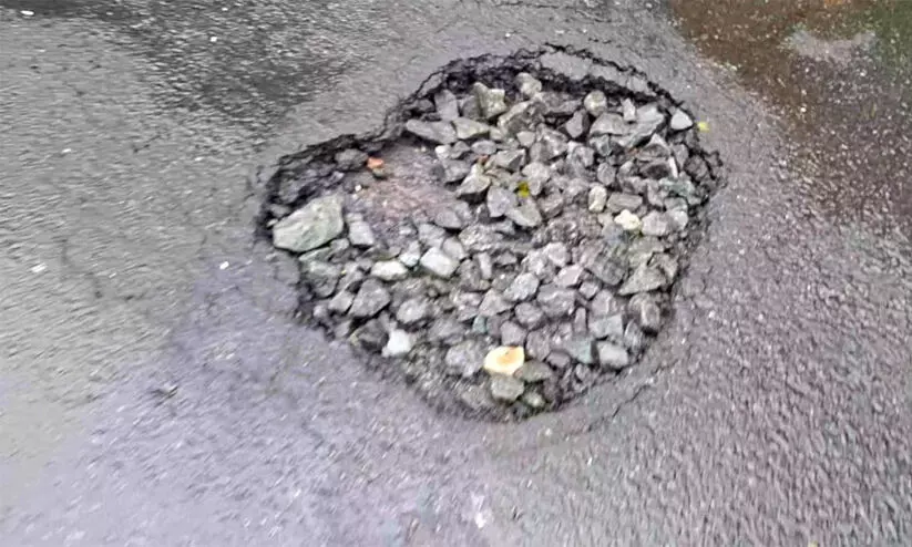 ഈരാറ്റുപേട്ട - വാഗമൺ റോഡ് നിർമാണത്തിലെ ക്രമക്കേട് വിജിലൻസ് അന്വേഷിക്കണം - അഡ്വ. ഷോൺ ജോർജ്