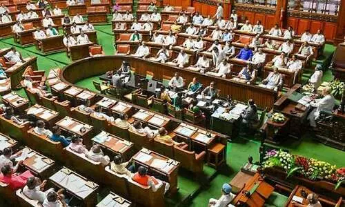 എം.​എ​ൽ.​എ​യെ​ന്ന വ്യാ​ജേ​ന ക​ർ​ണാ​ട​ക നി​യ​മ​സ​ഭ​ക്കു​ള്ളി​ൽ ക​ട​ന്ന​യാ​ൾ പി​ടി​യി​ൽ