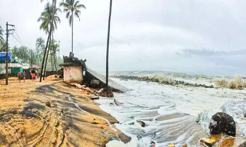 പൊ​ന്നാ​നി​യി​ൽ ക​ട​ൽ​ക്ക​ലി​യ​ട​ങ്ങു​ന്നു