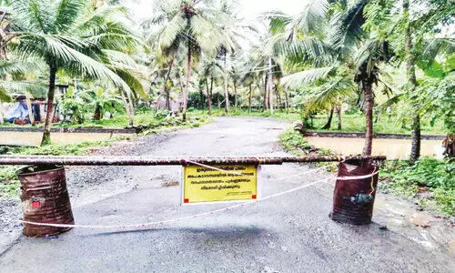 മു​ന്ന​റി​യി​പ്പി​ല്ലാ​തെ ഇ​രു​മ്പോ​ത്തി​ങ്ങ​ൽ പാ​ലം അ​ട​ച്ചു