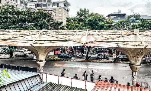 ‘വവ്വാൽ’ ബസ് കാത്തിരിപ്പു കേന്ദ്രം തുരുമ്പെടുക്കുന്നു