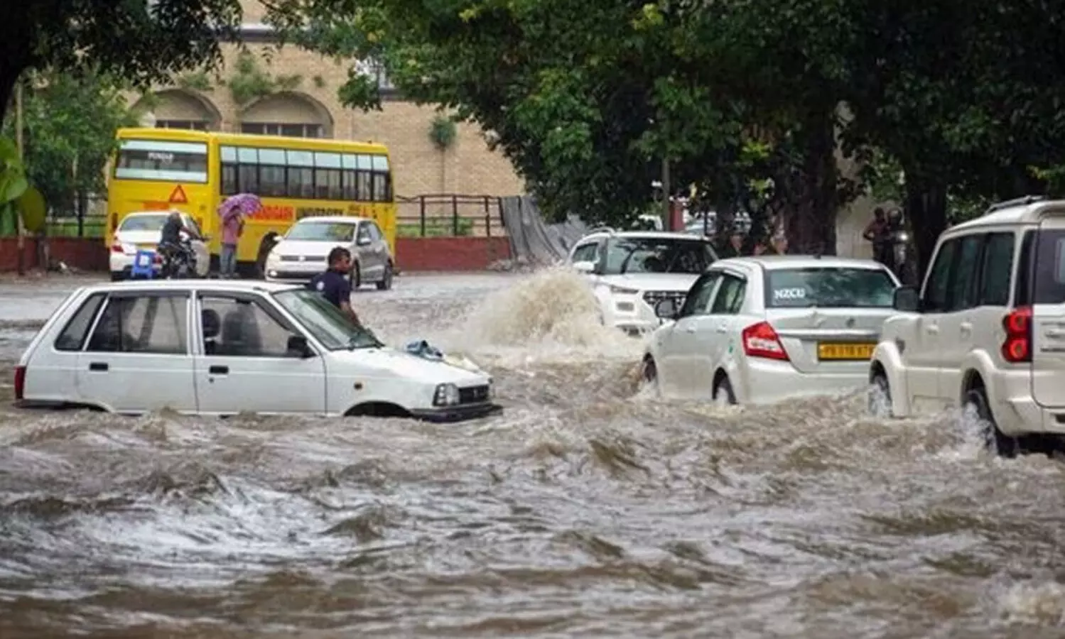 ഉത്തരേന്ത്യയിൽ കനത്ത മഴ; 18 മരണം, യ​മു​ന ന​ദി ക​ര​ക​വി​ഞ്ഞു