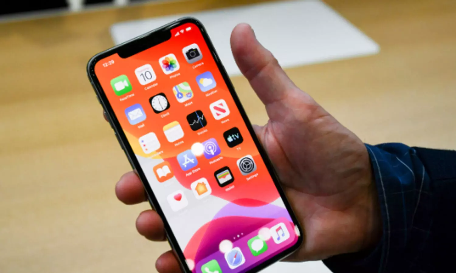 ഭീഷണിയും ബ്ലാക്ക് മെയിലിങ്ങും; നിരവധി ലോൺ ആപ്പുകൾ നീക്കം ചെയ്ത് ആപ്പിൾ