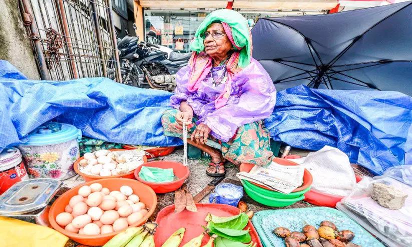 കണ്ണീർപ്പെയ്ത്തും അതിജീവനവും