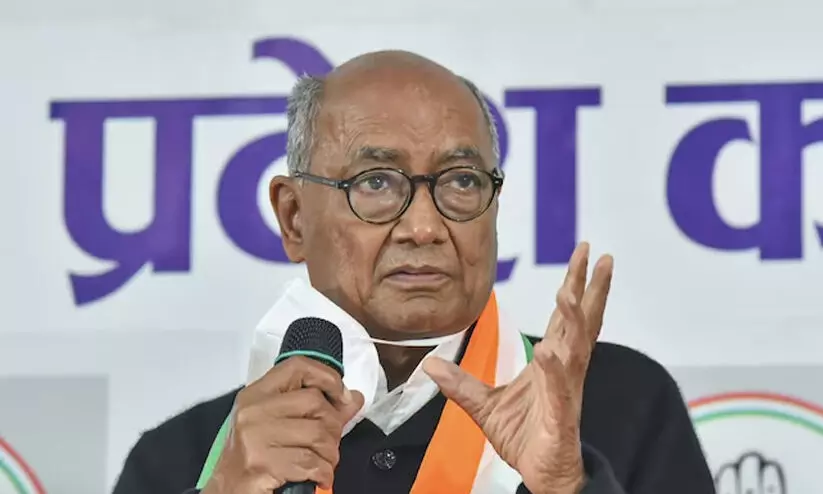 ഗോൾവാക്കറെ വിമർശിച്ച് പോസ്റ്റർ; ദ്വിഗ്‍വിജയ് സിങ്ങിനെതിരെ കേസ്