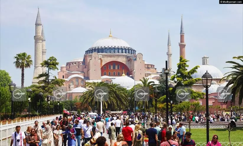 ഒര്ഹാന് പാമുക്കിന്റെ മഞ്ഞു പെയ്യുന്ന ഇസ്തംബൂൾ ഒര്ഹാന് പാമുക്കിന്റെ മഞ്ഞു പെയ്യുന്ന ഇസ്തംബൂൾ