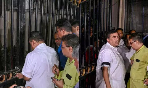 പശ്ചിമബംഗാൾ സംഘർഷം: തെരഞ്ഞെടുപ്പ് കമീഷൻ ഓഫീസ് പൂട്ടി സുവേന്ദു അധികാരി