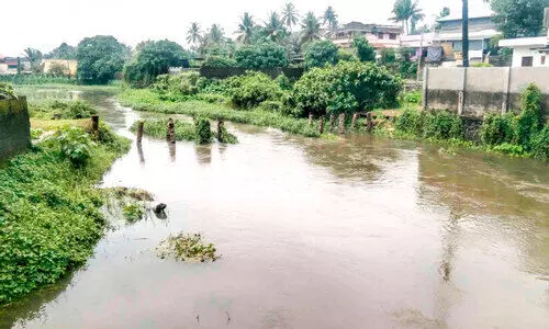 തോടുകളില്‍ മണ്ണും ചളിയും നീരൊഴുക്ക് തടസ്സപ്പെടുമെന്ന് ആശങ്ക