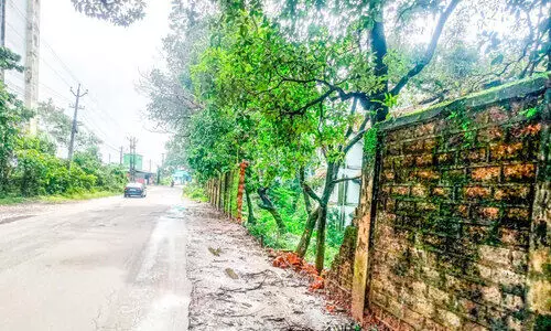 അപകട ഭീഷണിയായി ഫാക്ട്​ മതിൽ