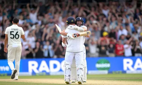 ആഷസ്: മൂന്നാം ടെസ്റ്റ്  ഇംഗ്ലണ്ടിന്, ഒസീസിനെ തകർത്തത് മൂന്ന് വിക്കറ്റിന്