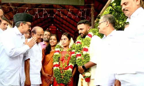 പാണക്കാട്​ തങ്ങൾ ആശീർവദിച്ചു; ഗീതയെ വിഷ്​ണു മിന്നുചാർത്തി