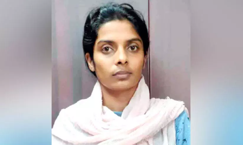 സുഹൃത്തിന്റെ വീട്ടിൽ മാമോദീസക്ക് എത്തി സ്വര്ണാഭരണങ്ങൾ മോഷ്ടിച്ചു; യുവതി പിടിയില് സുഹൃത്തിന്റെ വീട്ടിൽ മാമോദീസക്ക് എത്തി സ്വര്ണാഭരണങ്ങൾ മോഷ്ടിച്ചു; യുവതി പിടിയില്