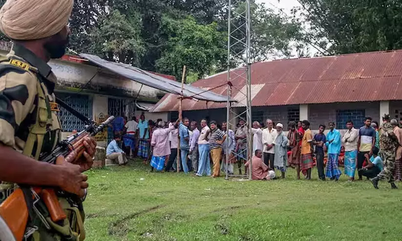 ബം​ഗാ​ളി​ൽ റീ​പോ​ളി​ങ് സ​മാ​ധാ​ന​പ​രം; വാ​ക്പോ​രു​മാ​യി ബി.​ജെ.​പി​യും തൃ​ണ​മൂ​ലും